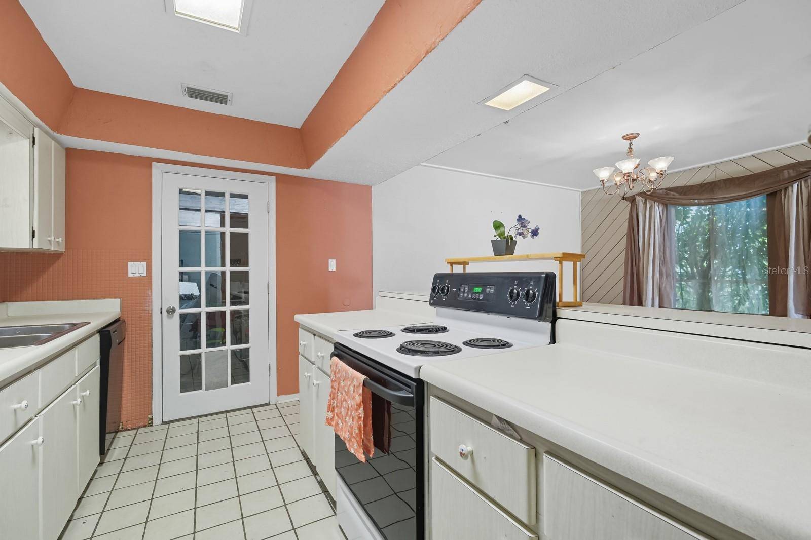 Daytona Beach, FL 32114,1421 MARGINA AVE