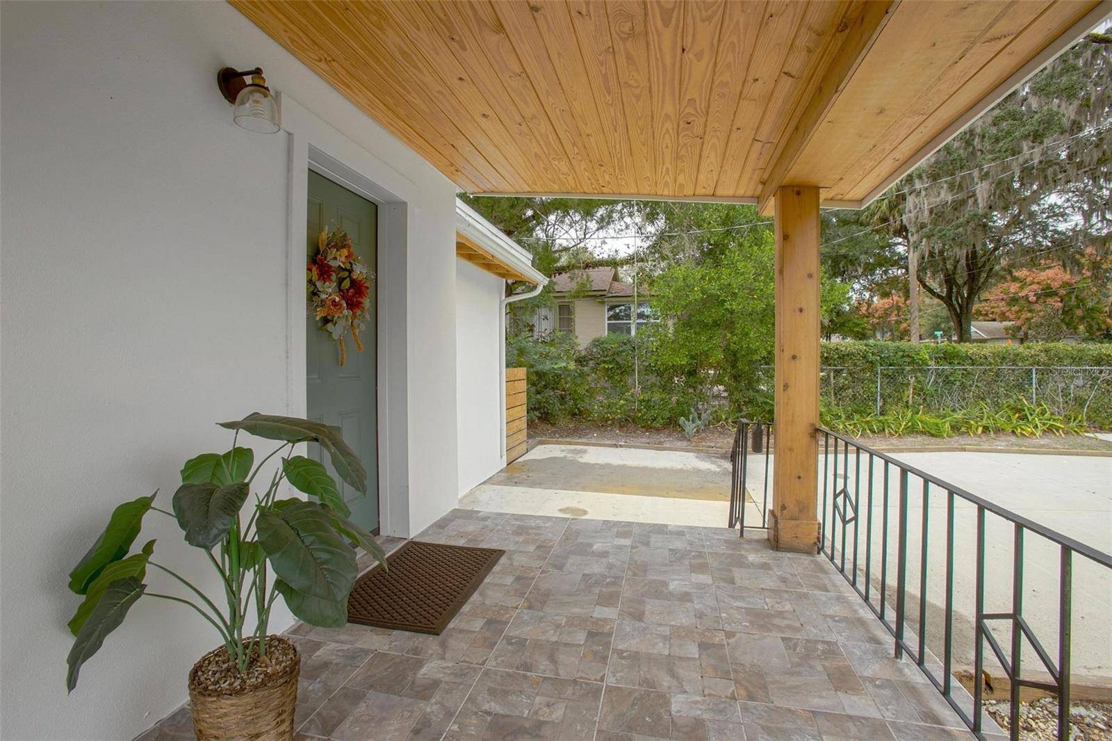 Deland, FL 32720,334 W HOWRY AVE