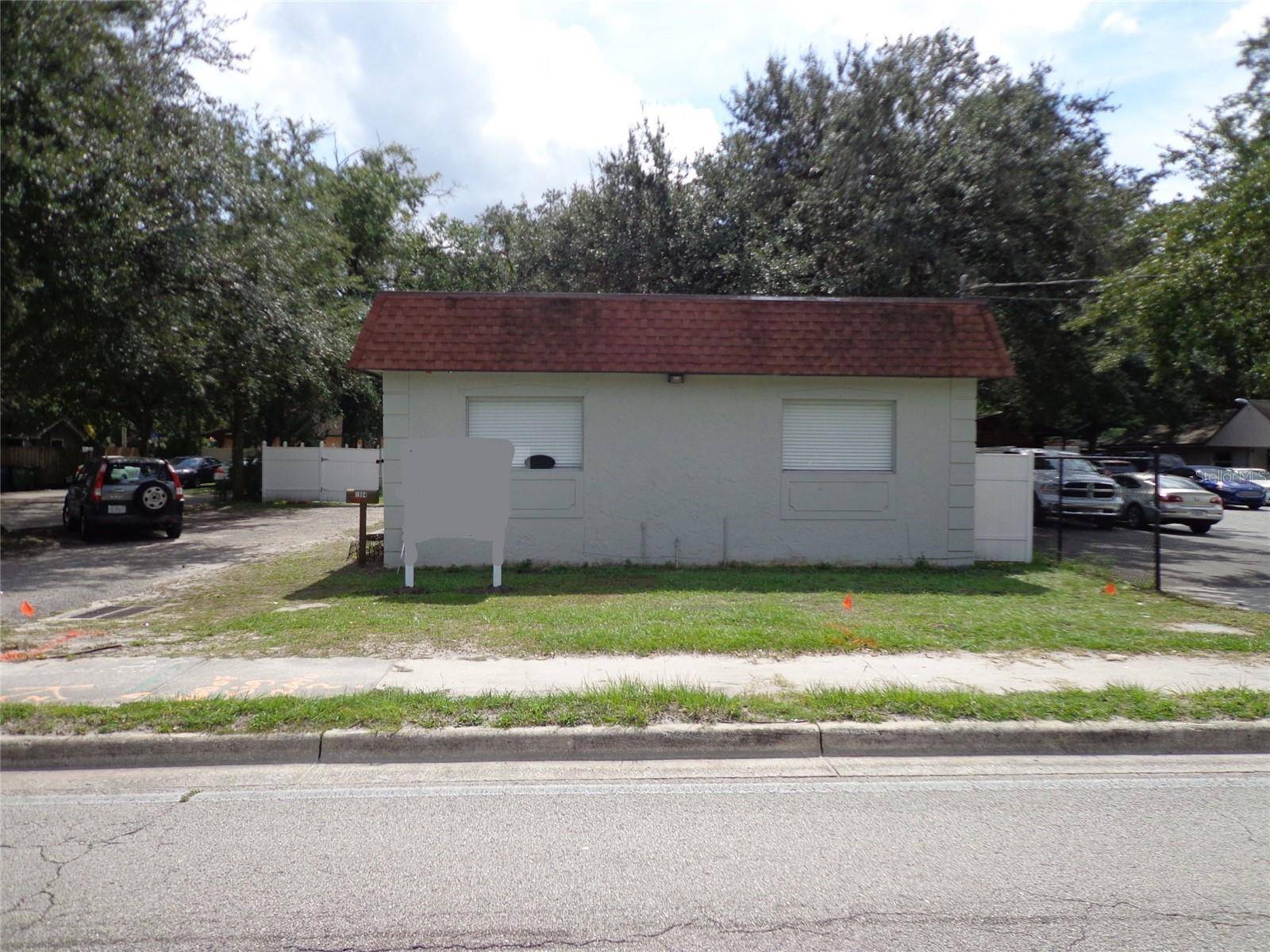 Tampa, FL 33603,1904 W WATERS AVE