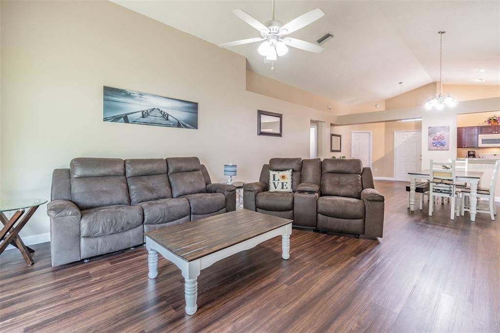 Tarpon Springs, FL 34689,1772 BIARRITZ CIR