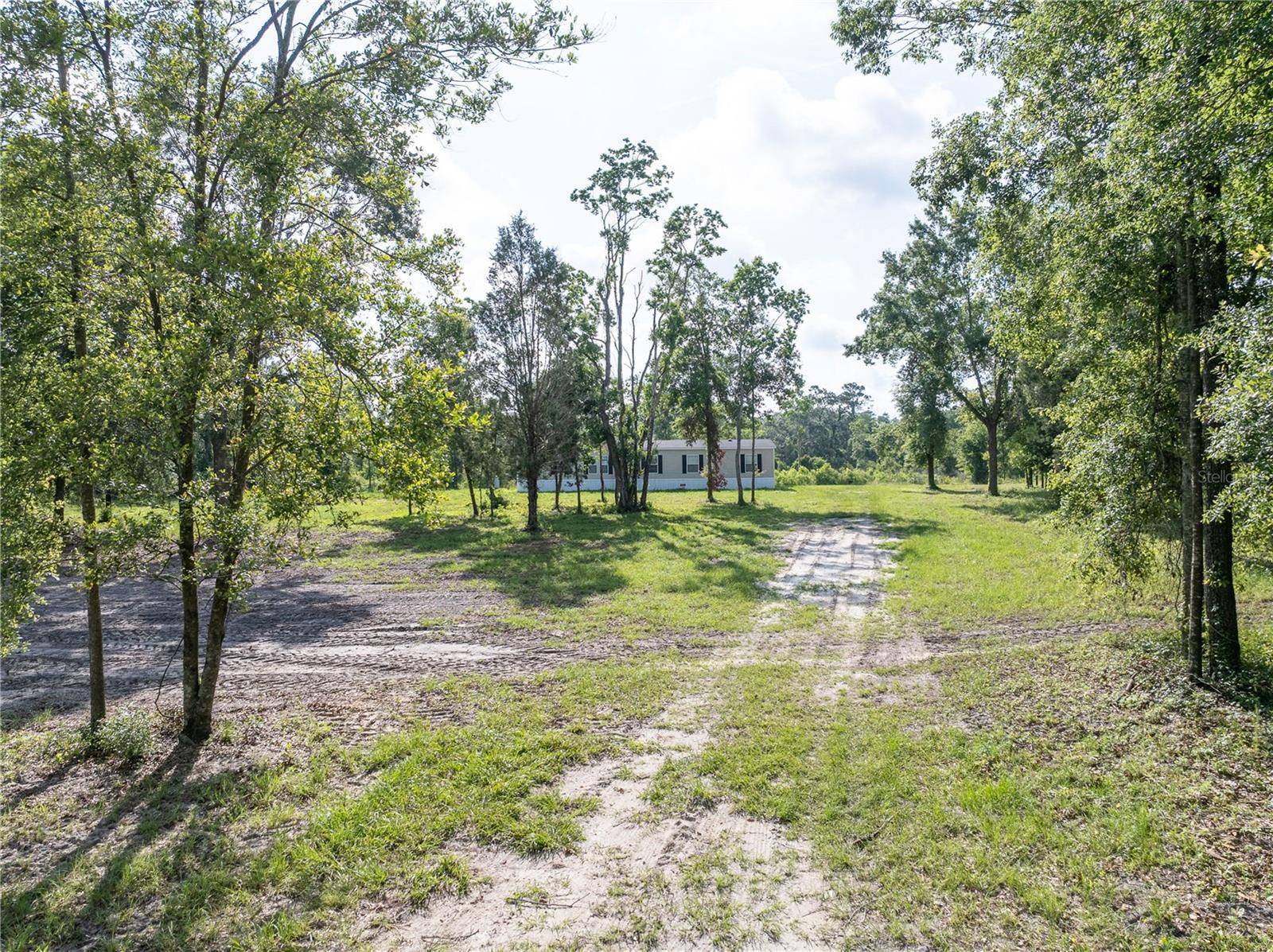 Live Oak, FL 32060,7042 121 ST PL