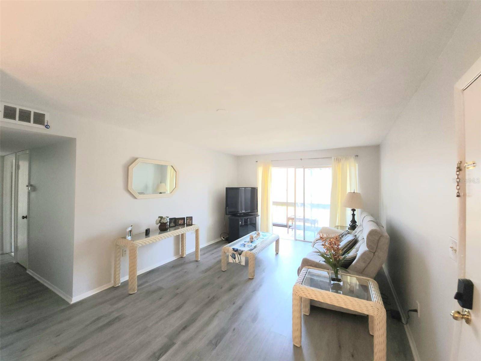 Sarasota, FL 34232,3249 BENEVA RD #204