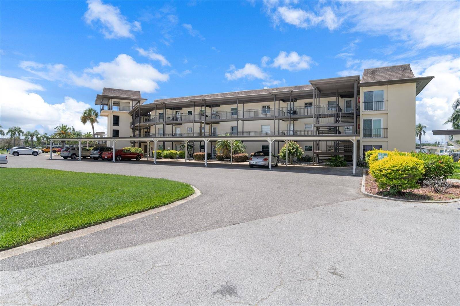 New Port Richey, FL 34652,4632 MARINE Pkwy #302