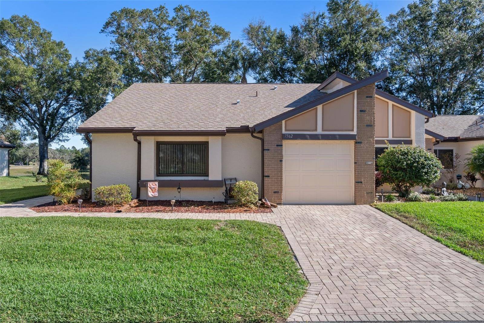 Weeki Wachee, FL 34613,7562 HEATHER WALK DR