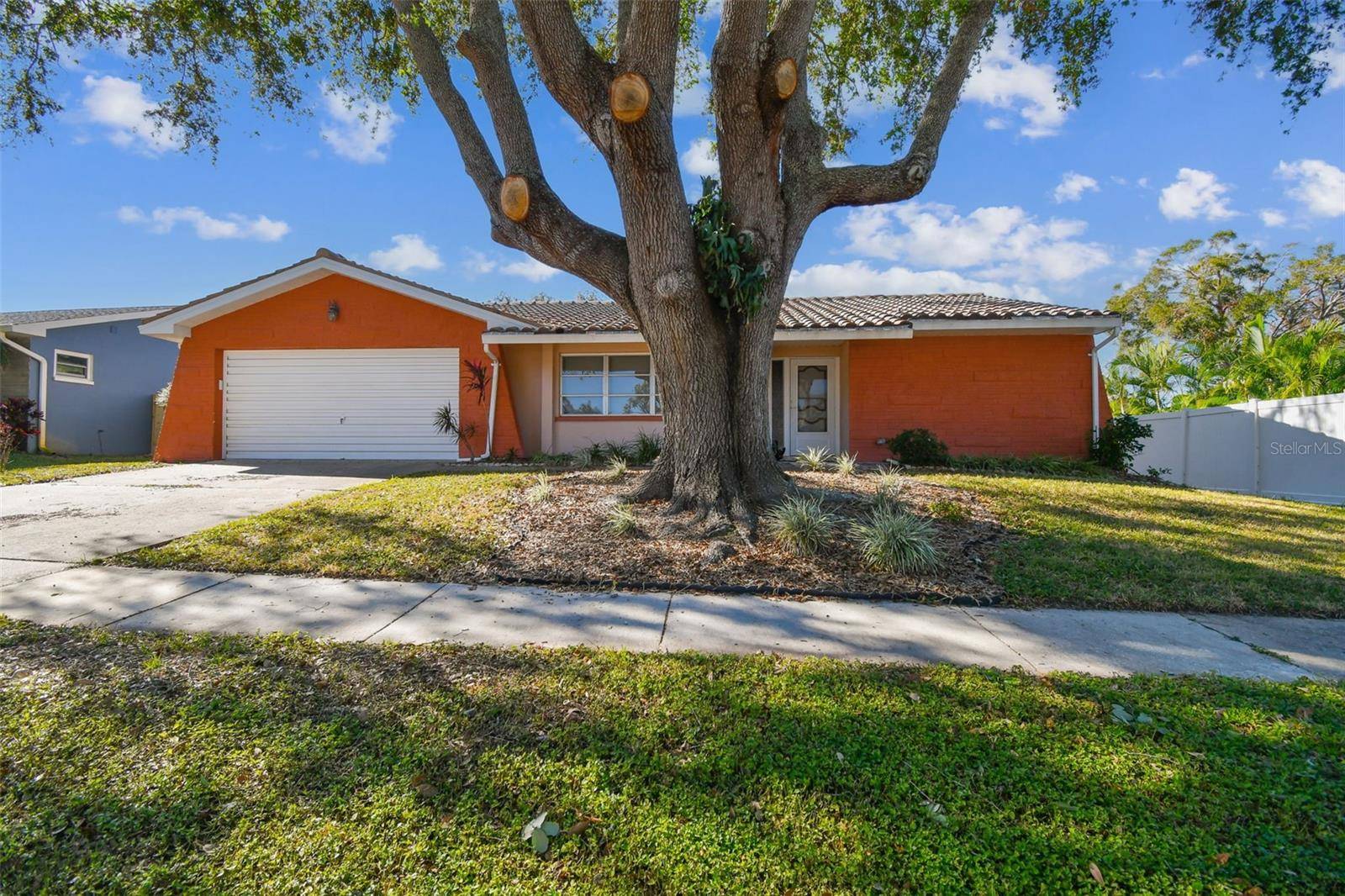 Palm Harbor, FL 34683,465 MEADOWLARK LN