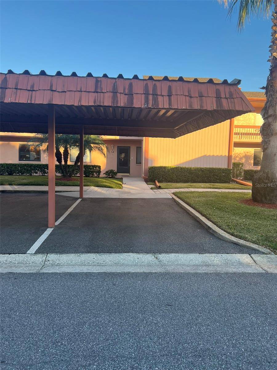 Oldsmar, FL 34677,108 LAKESIDE DR