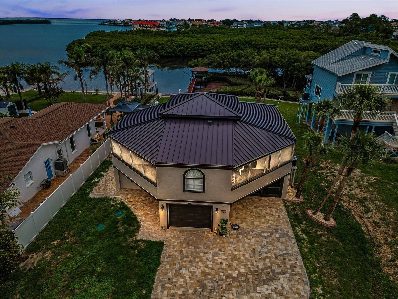 Tarpon Springs, FL 34689,1616 SEA BREEZE DR