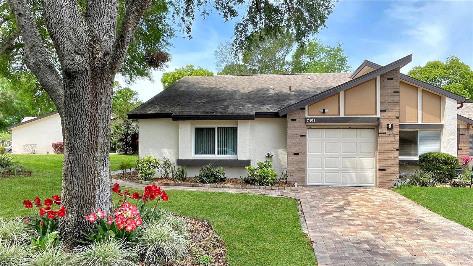 Weeki Wachee, FL 34613,7495 HEATHER WALK DR
