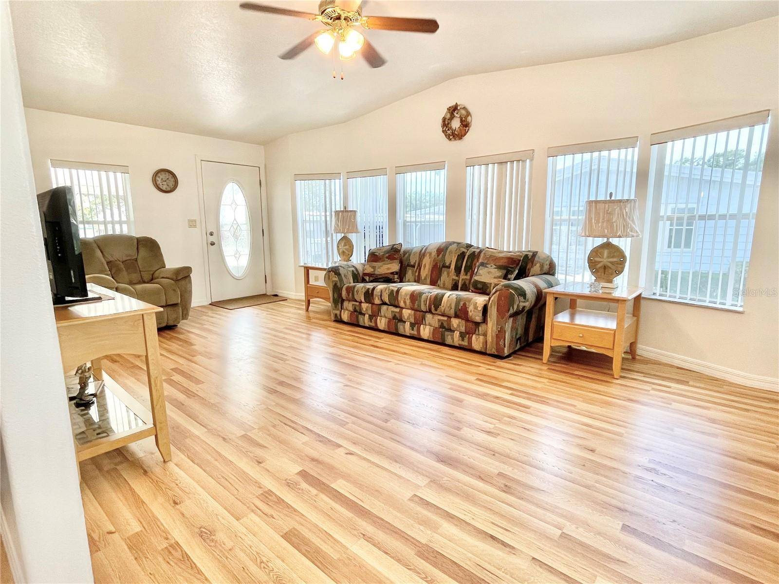 Clearwater, FL 33759,585 SKY HARBOR DR #219