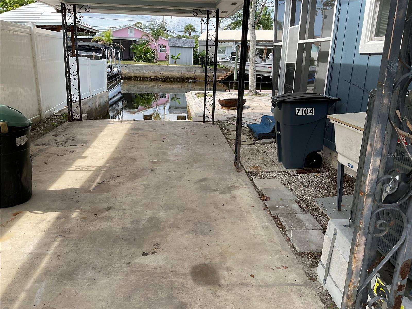 Hudson, FL 34667,7104 FAIR LN