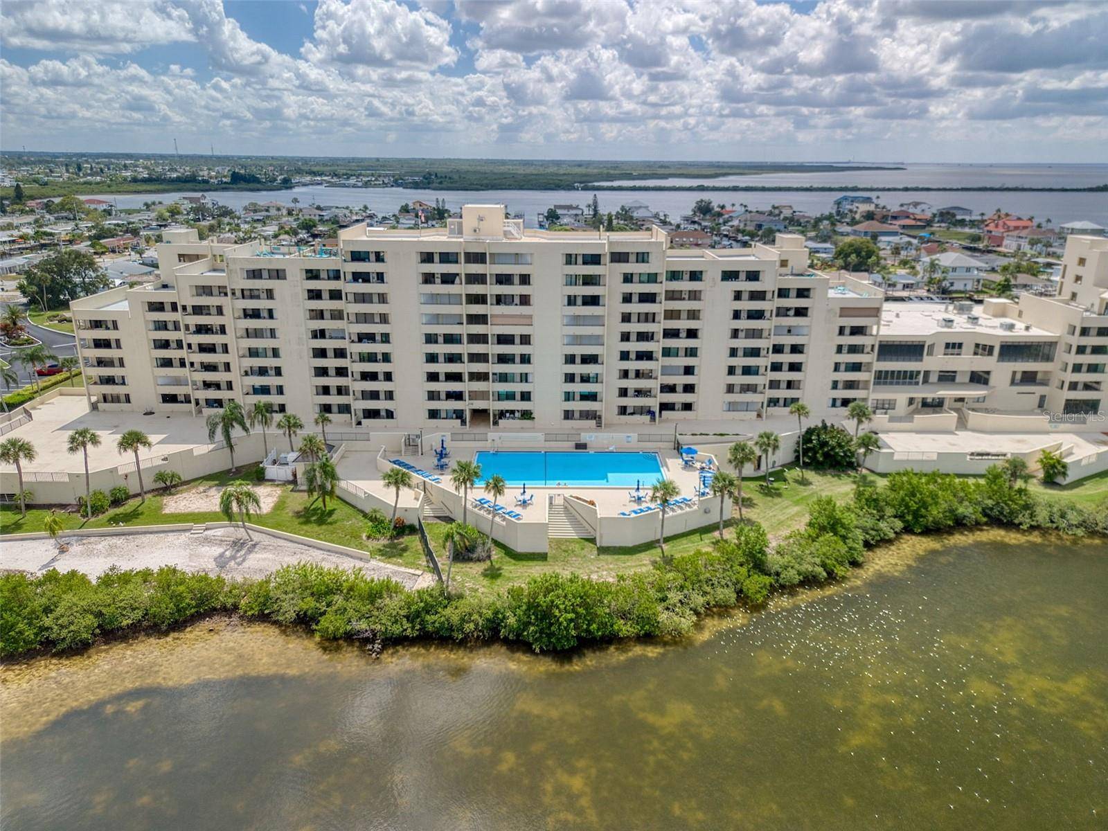Hudson, FL 34667,5915 SEA RANCH DR #211