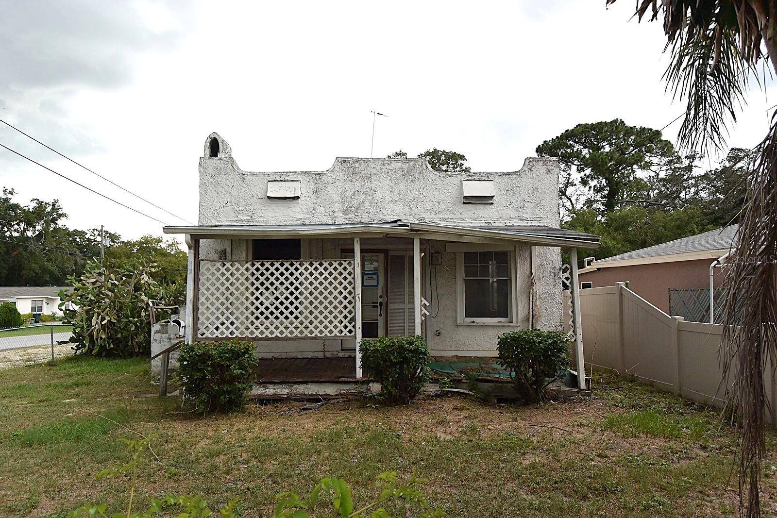 Tarpon Springs, FL 34689,1601 DIXIE HWY