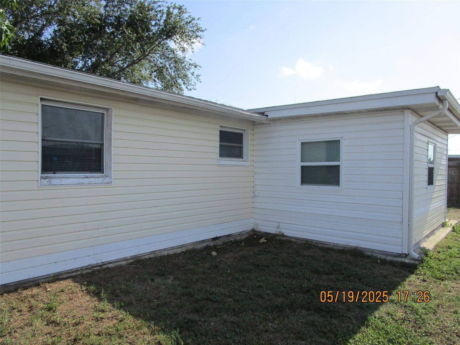 Holiday, FL 34691,3911 REDWOOD DR