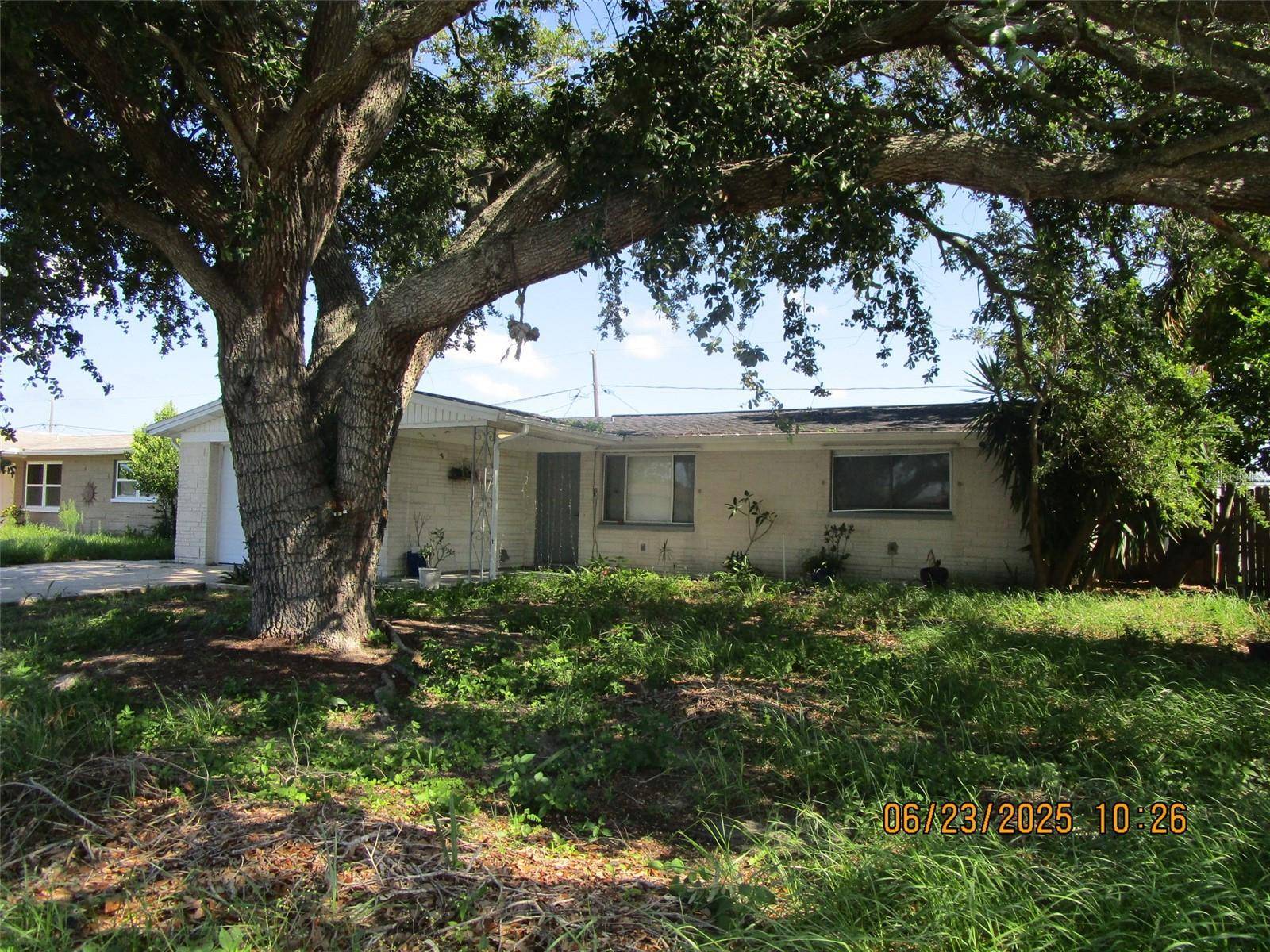 Holiday, FL 34691,3911 REDWOOD DR