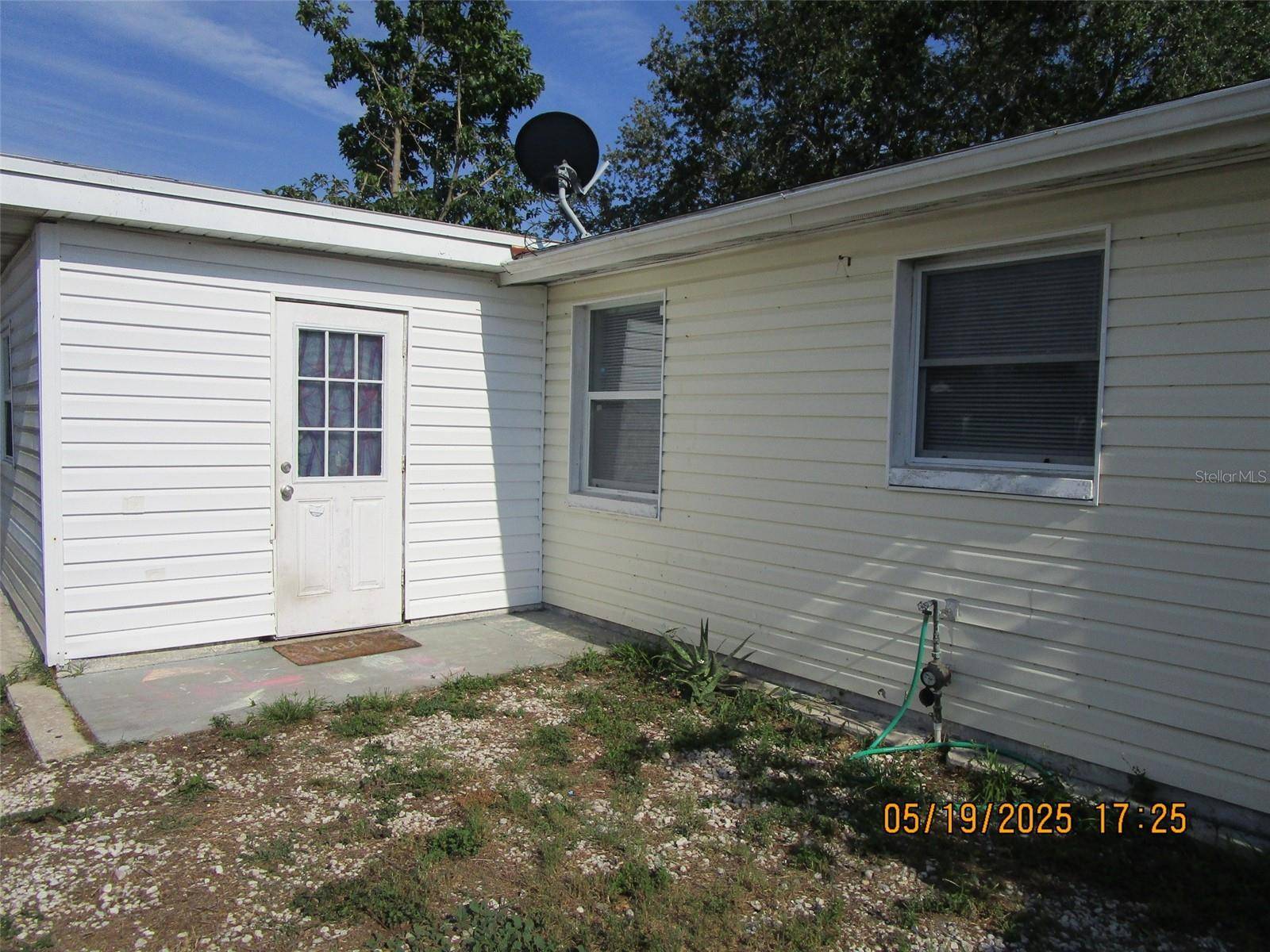 Holiday, FL 34691,3911 REDWOOD DR