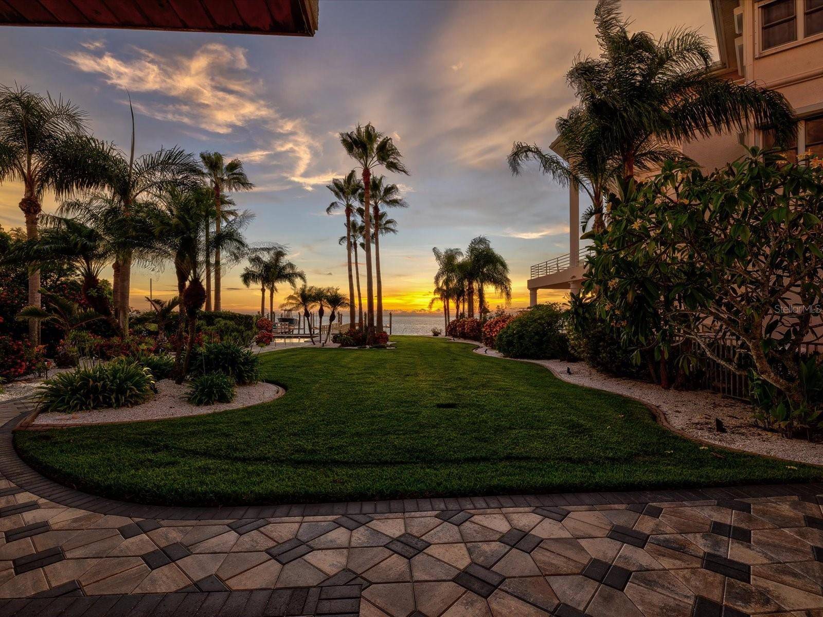 New Port Richey, FL 34652,5101 WESTSHORE DR