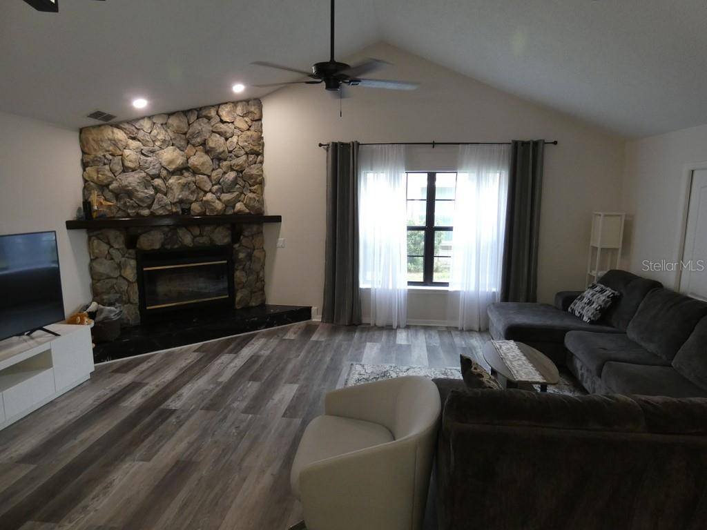 Zephyrhills, FL 33542,6534 FOXMOOR DR