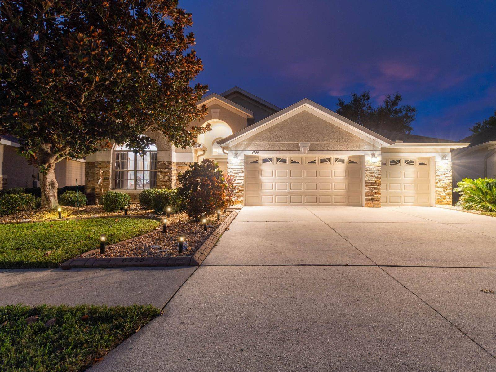 Wesley Chapel, FL 33545,6935 RUNNER OAK DR