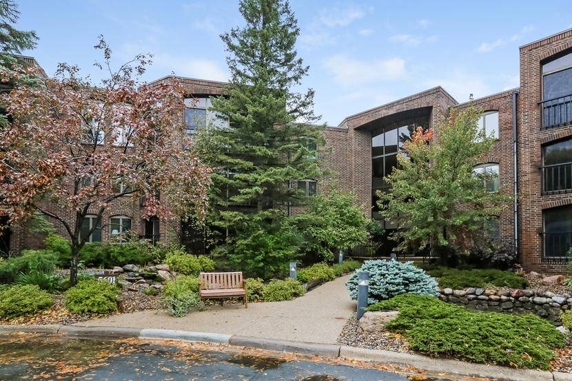 Edina, MN 55439,5601 Dewey Hill RD #207