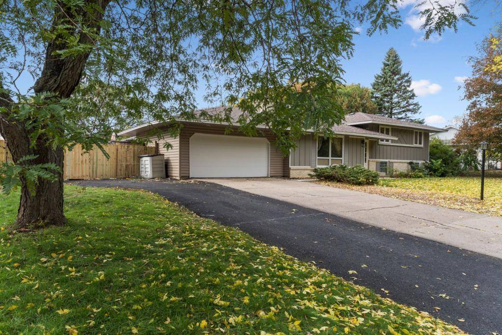 Apple Valley, MN 55124,385 Walnut LN