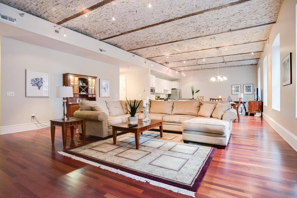 Saint Paul, MN 55101,300 Wall ST #201