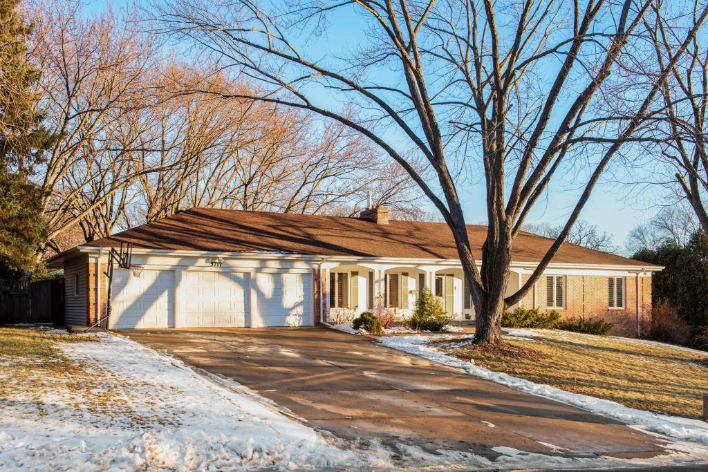 Edina, MN 55436,5717 Camelback DR