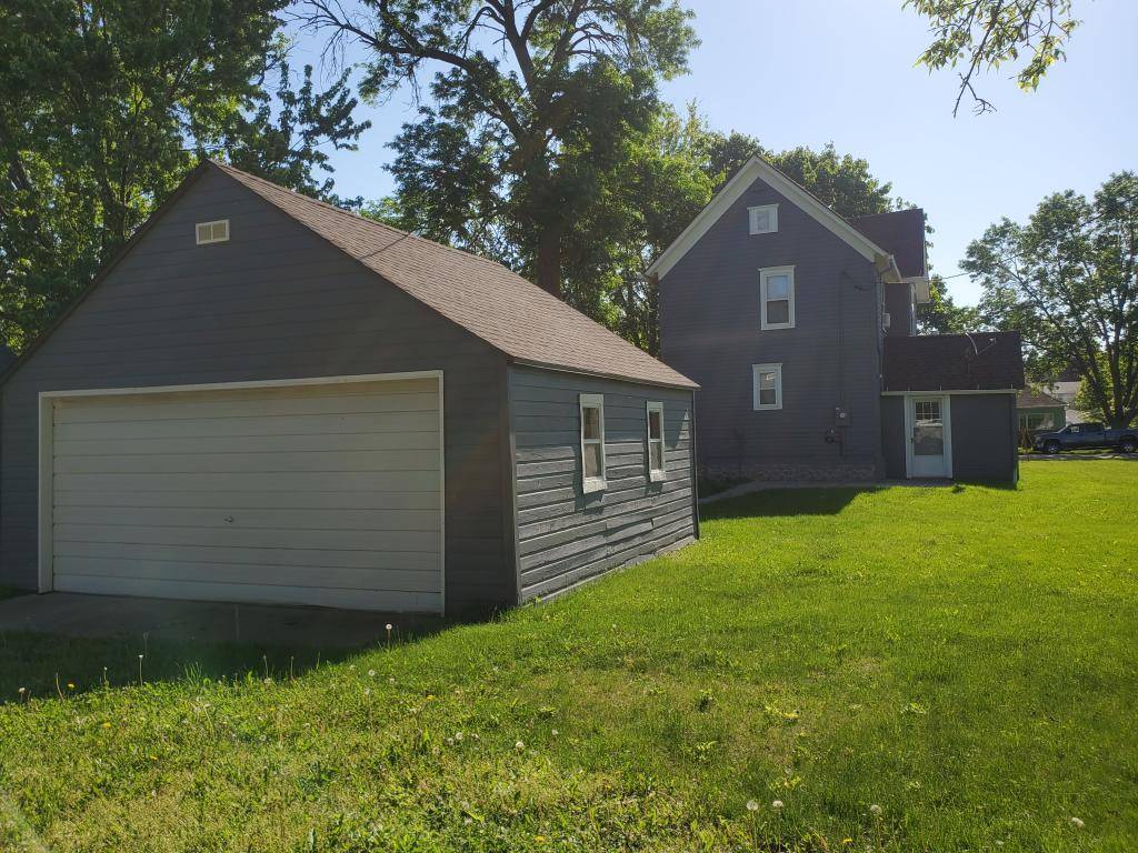 Pipestone, MN 56164,604 2nd AVE SW