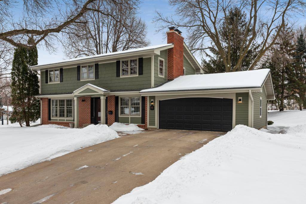 Edina, MN 55439,5601 Hillside CT