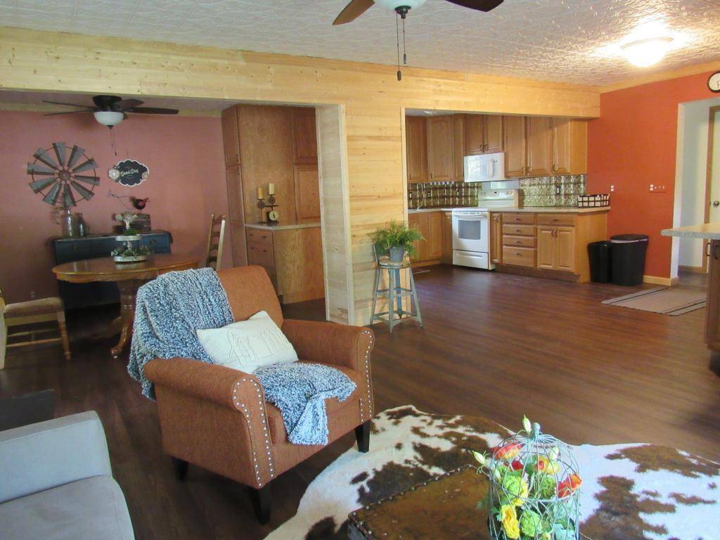 Morris, MN 56267,901 W 4th ST