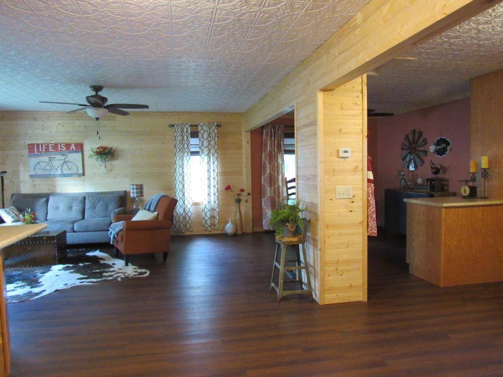 Morris, MN 56267,901 W 4th ST