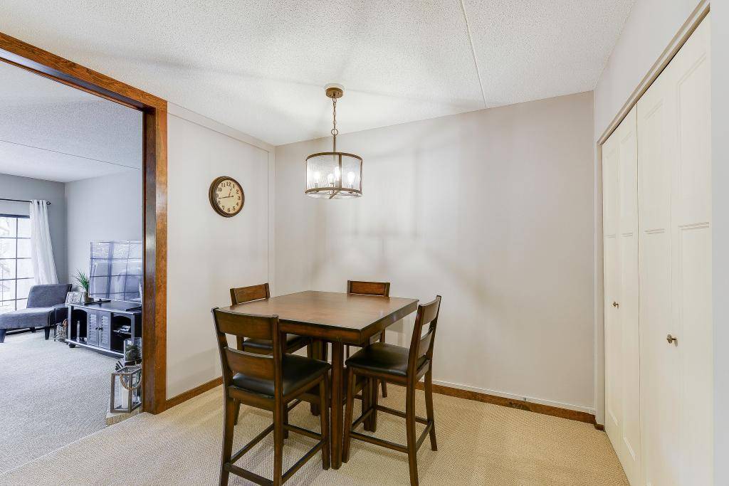 Edina, MN 55436,6710 Vernon AVE S #403