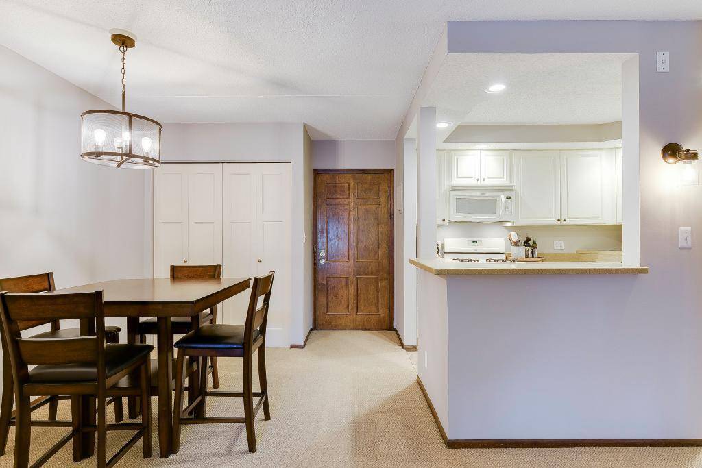 Edina, MN 55436,6710 Vernon AVE S #403