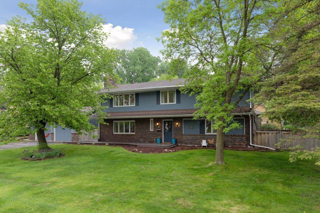 Edina, MN 55439,6821 Ridgeview DR