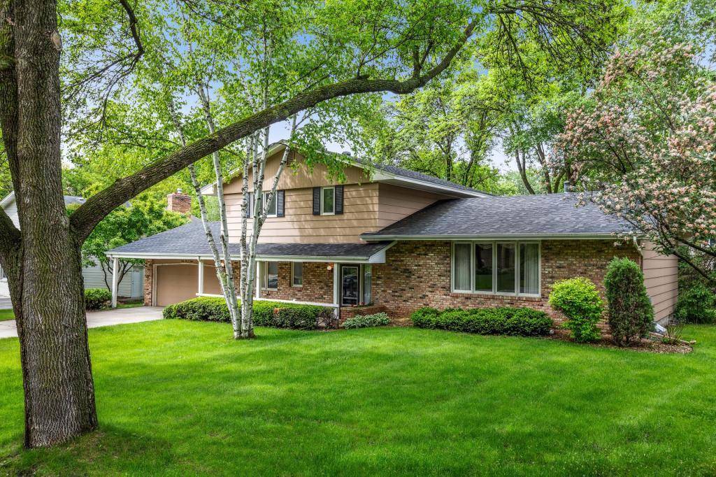 Edina, MN 55439,6508 Limerick DR