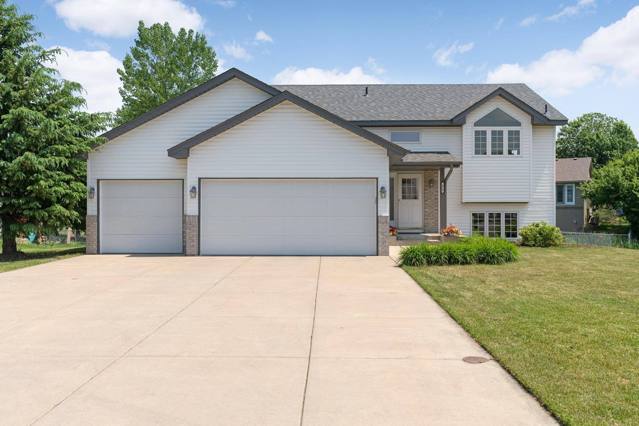 Lino Lakes, MN 55014,664 Lois LN