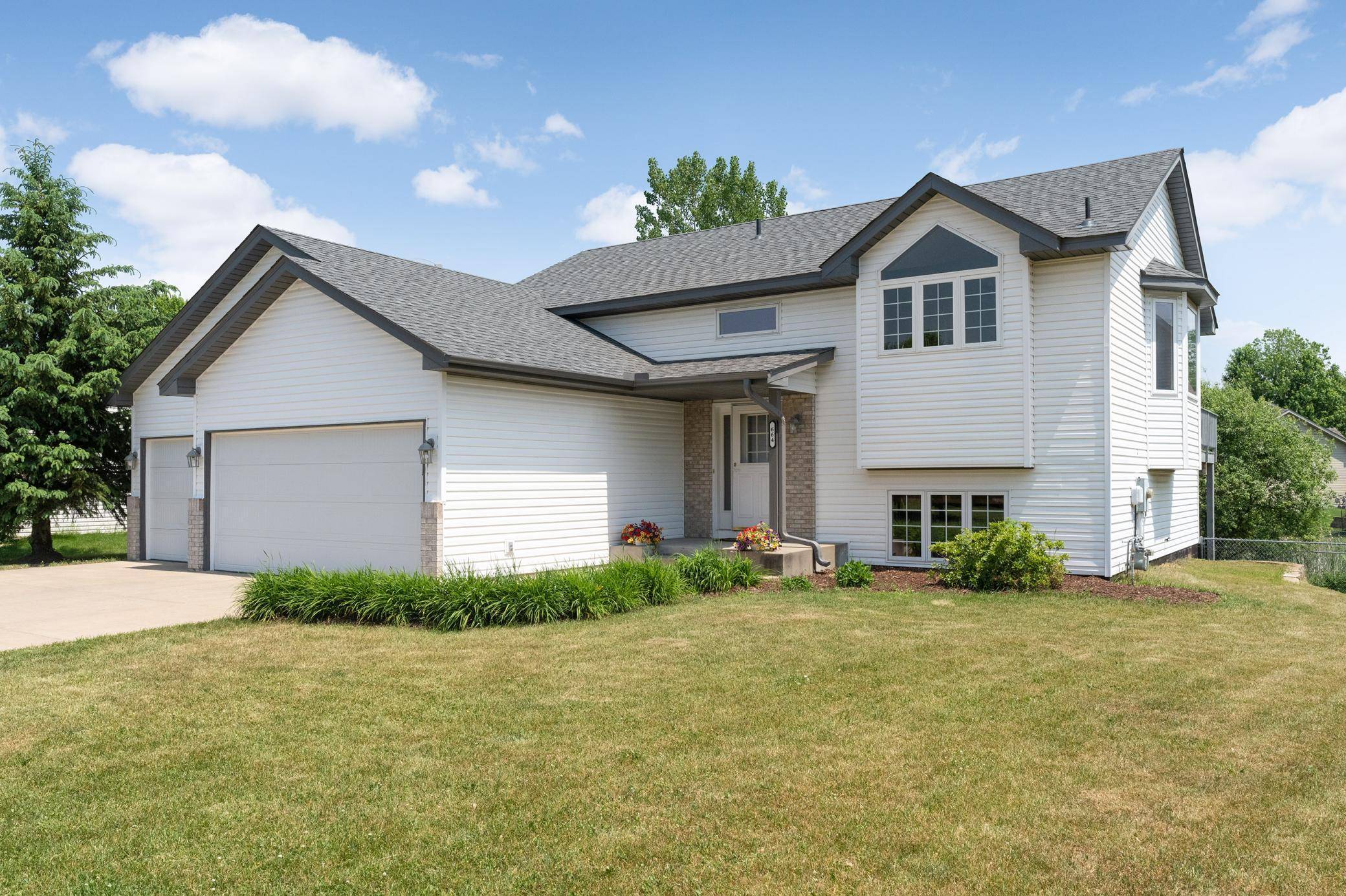 Lino Lakes, MN 55014,664 Lois LN