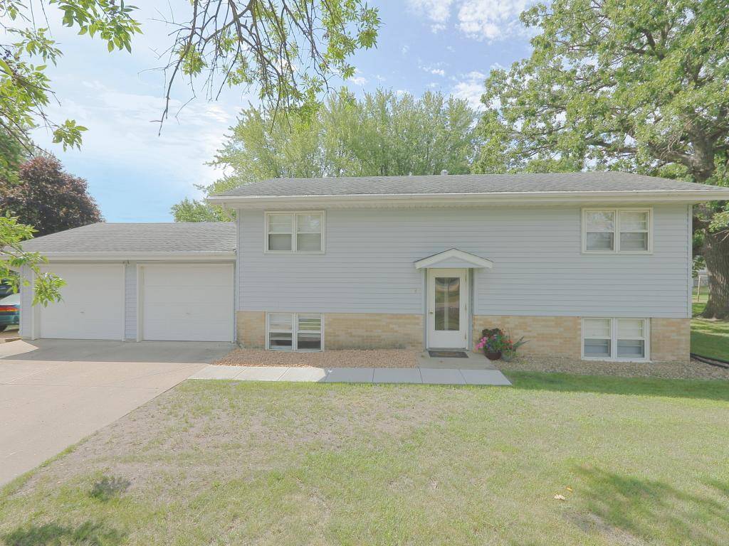 Hutchinson, MN 55350,24 Bradford ST SE