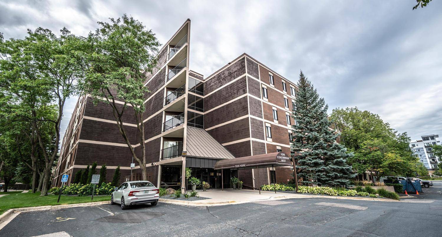 Edina, MN 55435,7220 York AVE S #518