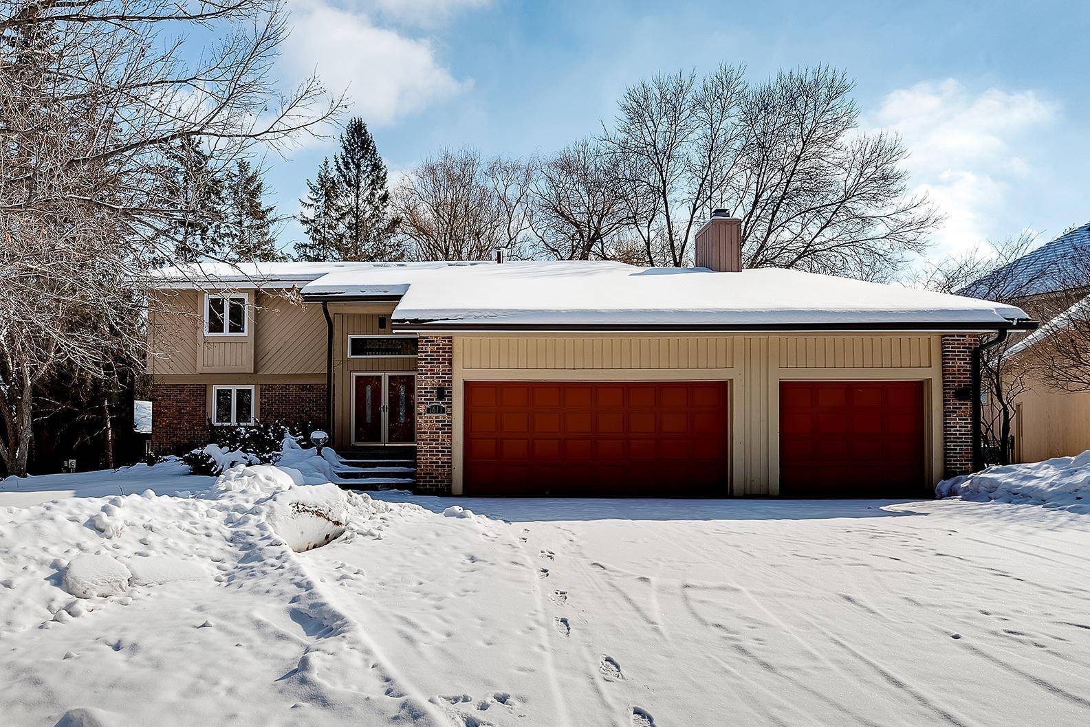 Edina, MN 55439,7611 Gleason RD