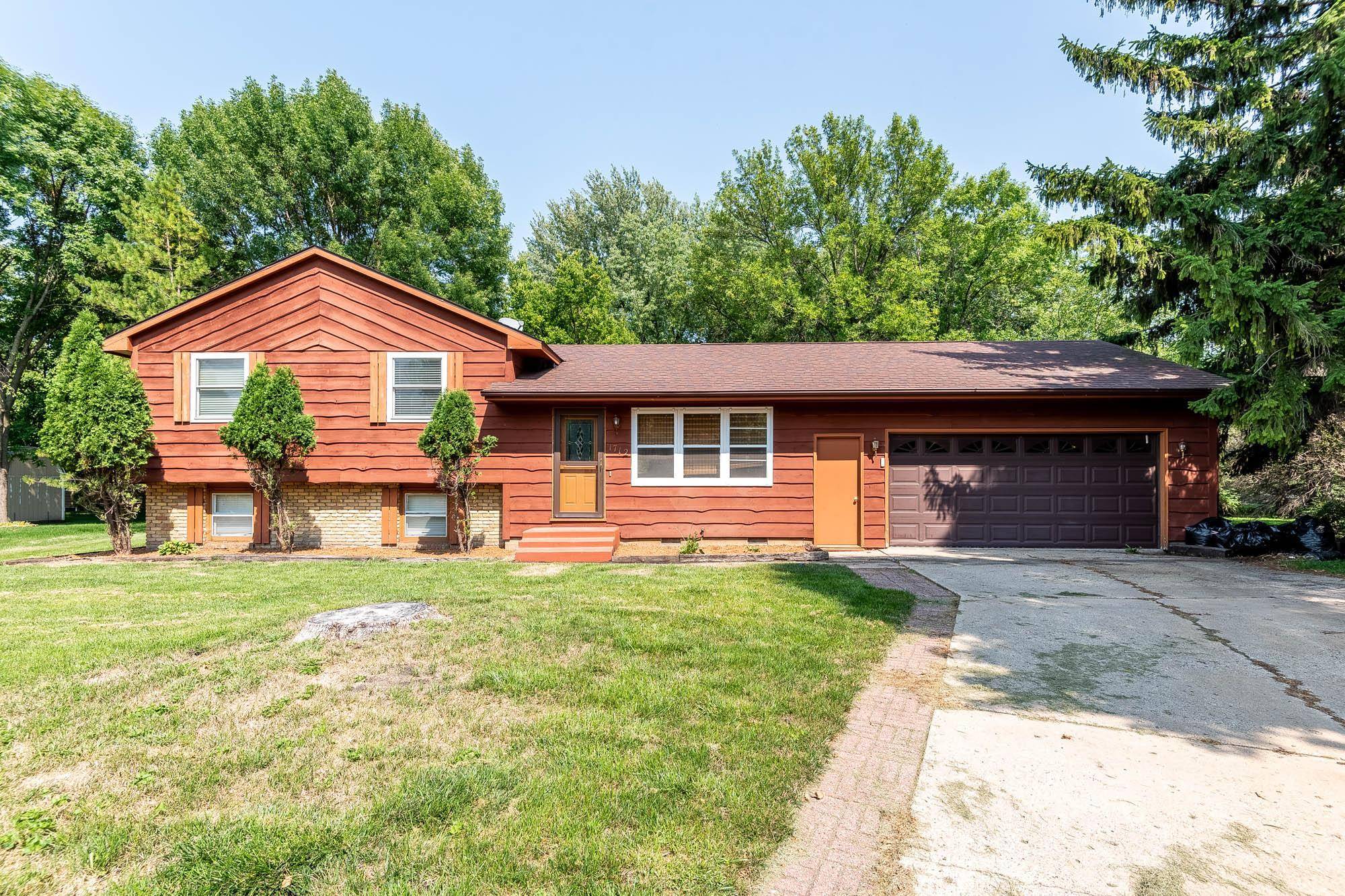 North Mankato, MN 56003,1712 James CT