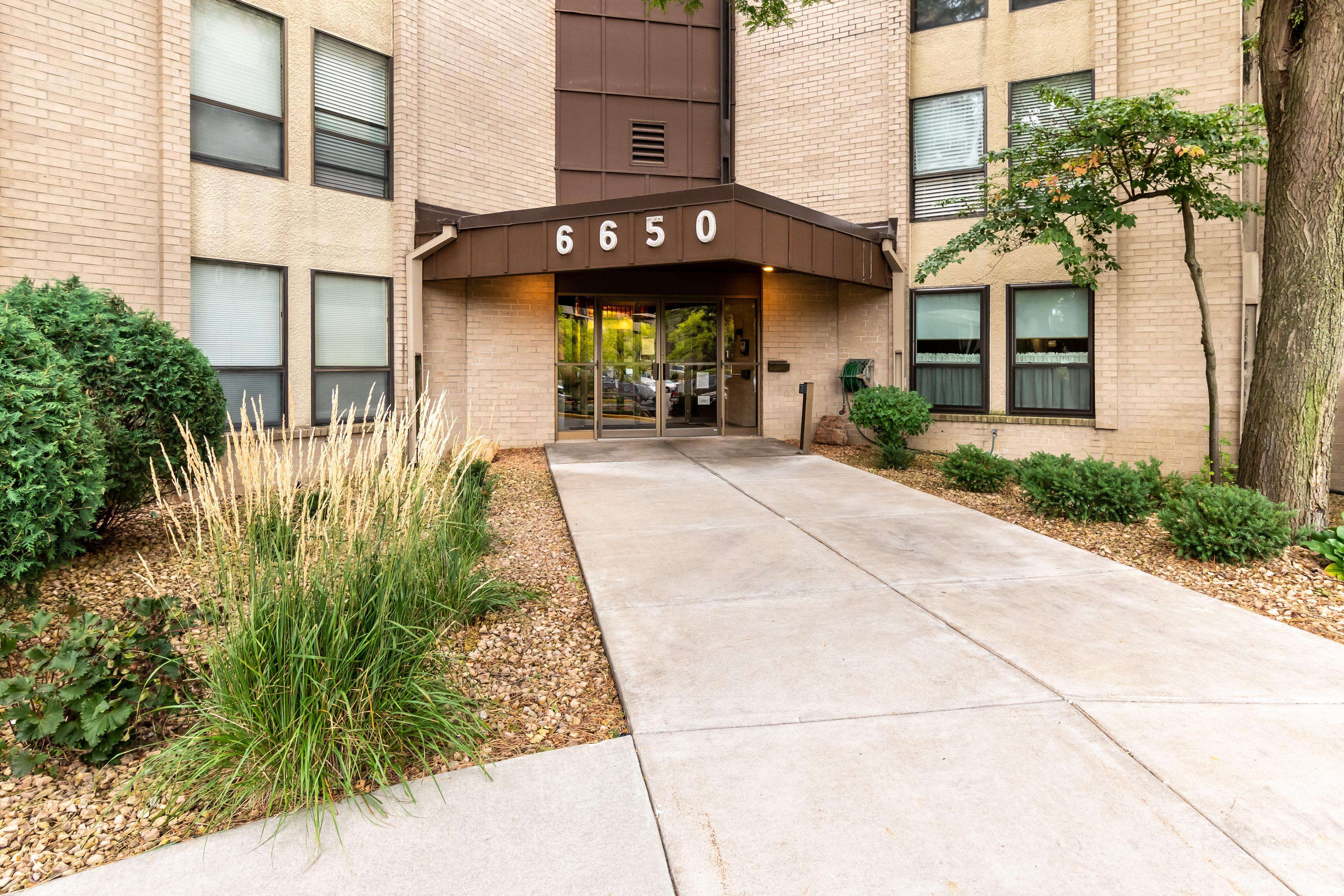 Edina, MN 55436,6650 Vernon AVE S #408