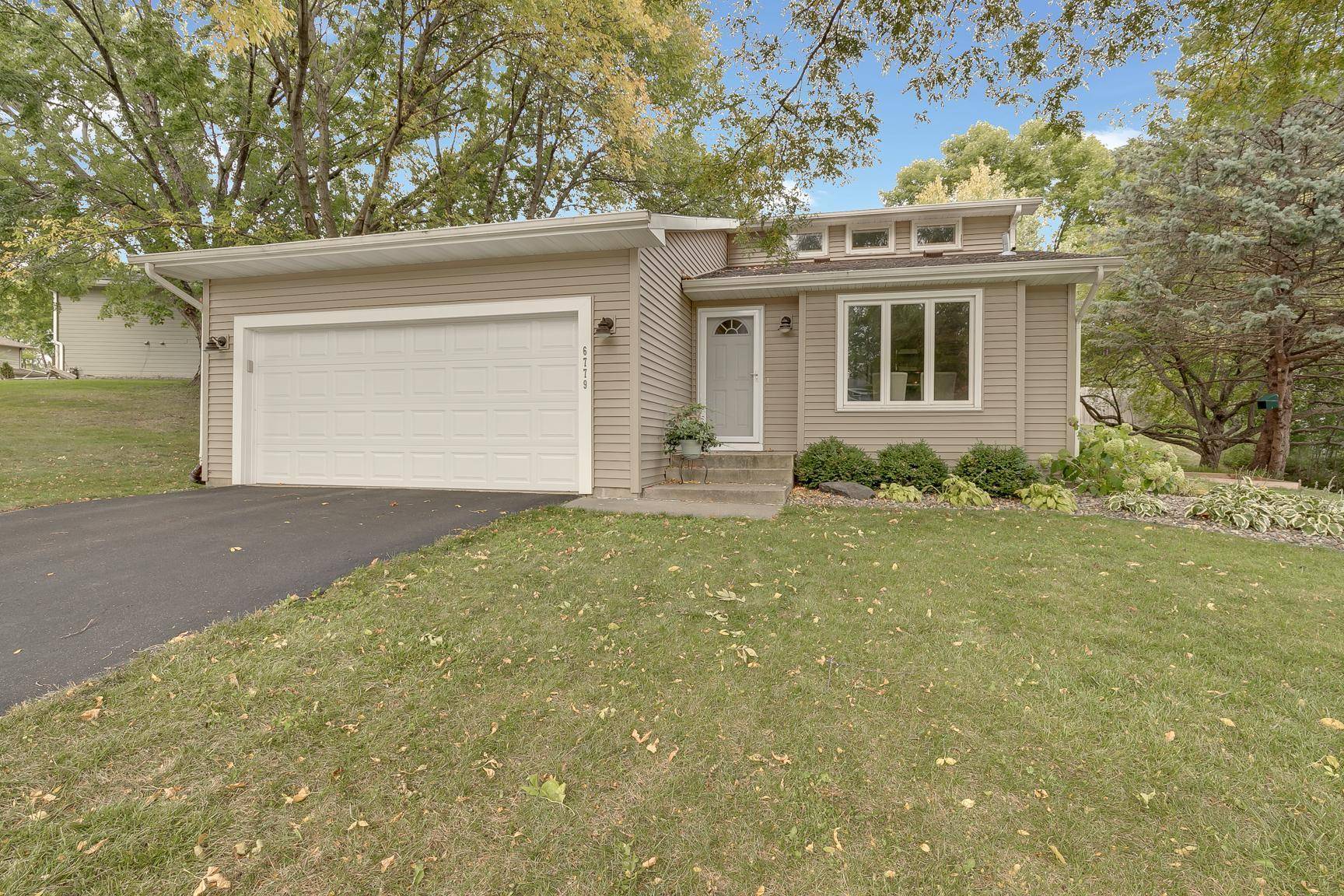 Eden Prairie, MN 55346,6779 Wakefield DR