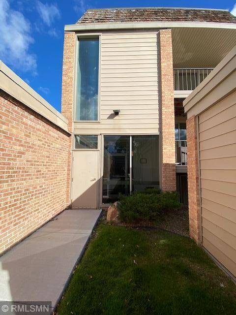 Edina, MN 55435,6328 Barrie RD #3M