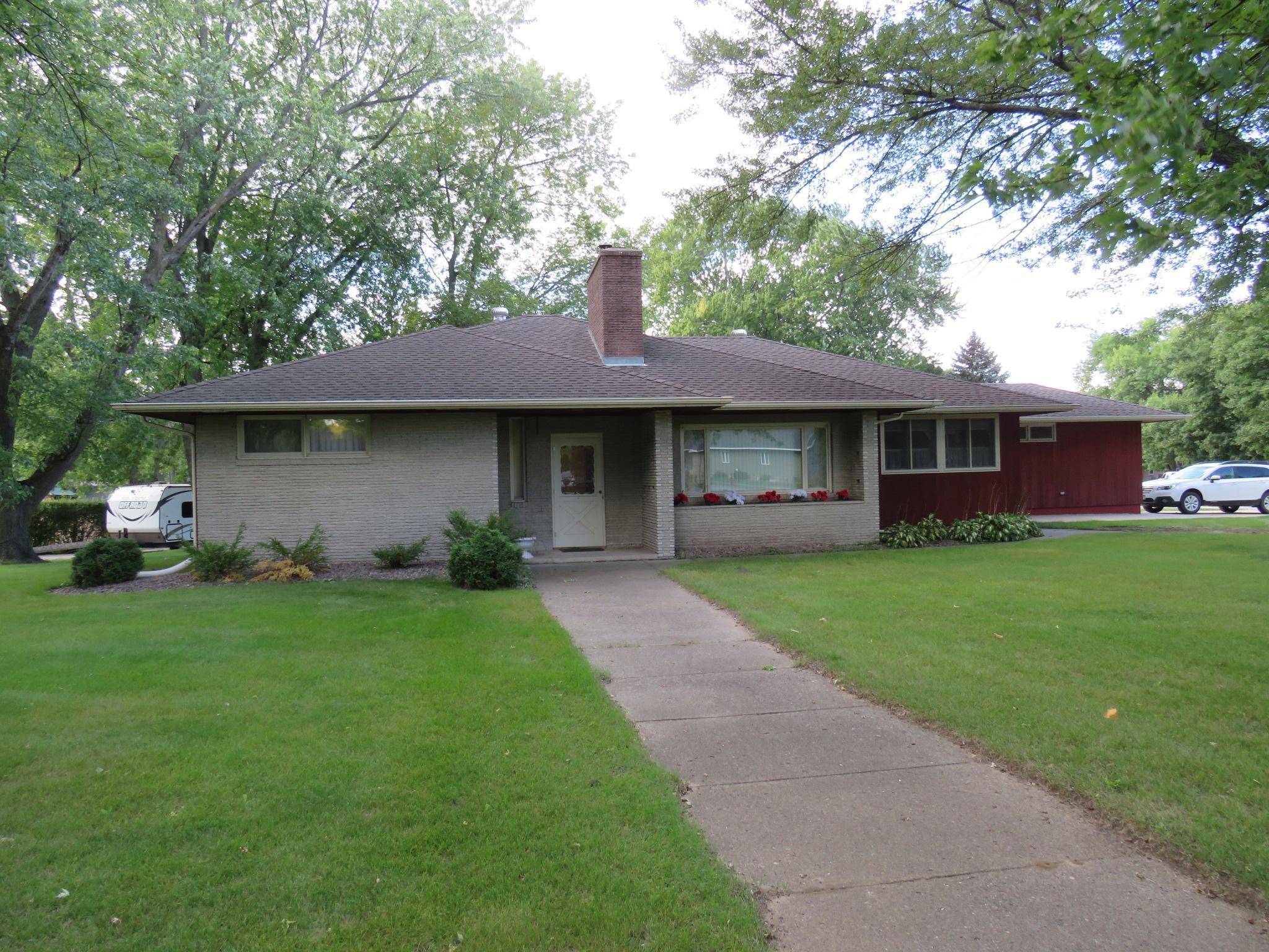 Appleton, MN 56208,423 S Gaulke ST