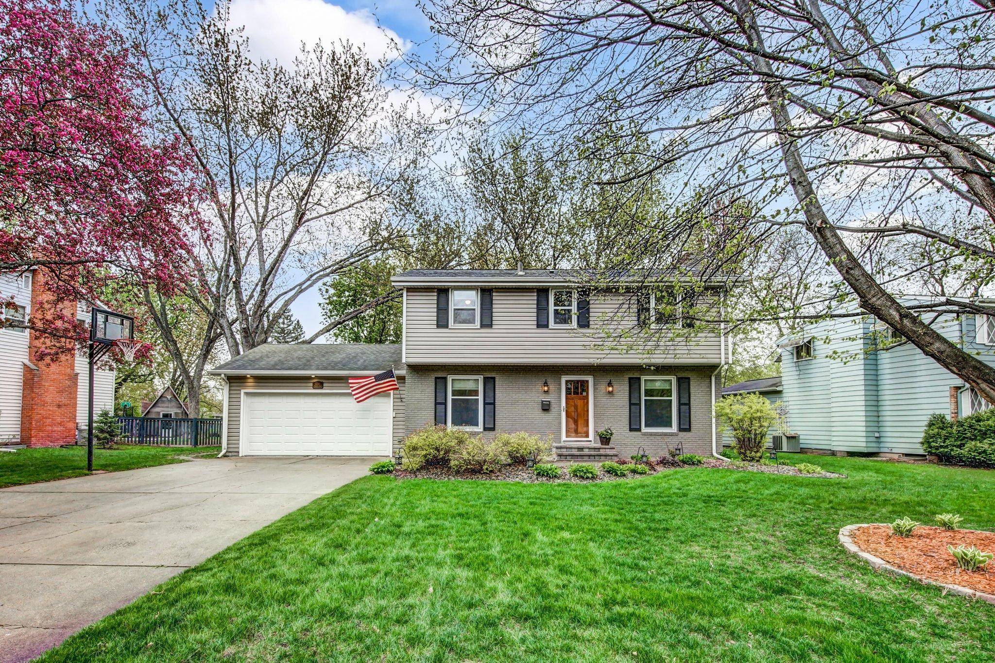 Edina, MN 55439,5241 Meadow RDG