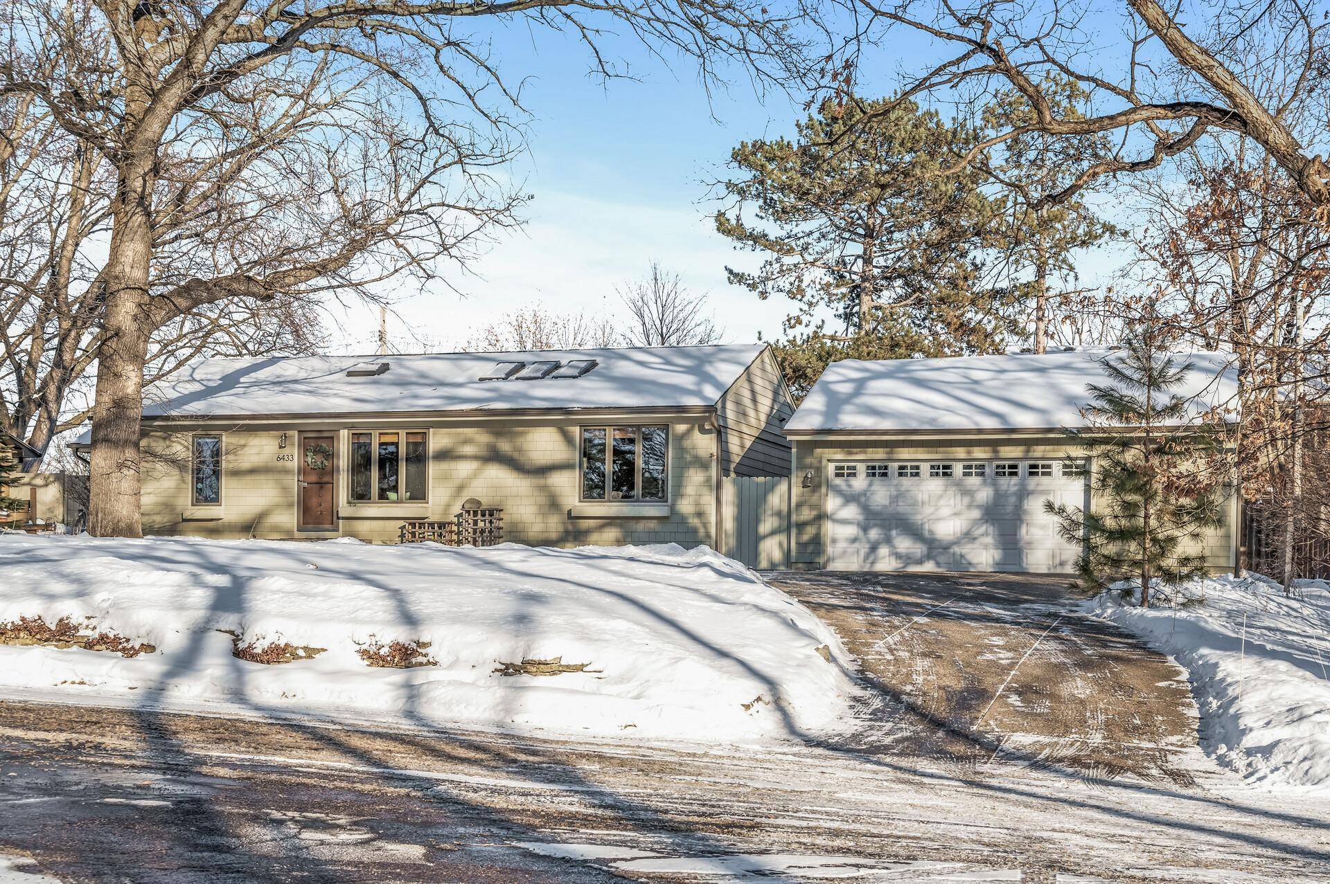 Edina, MN 55439,6433 Rolf AVE