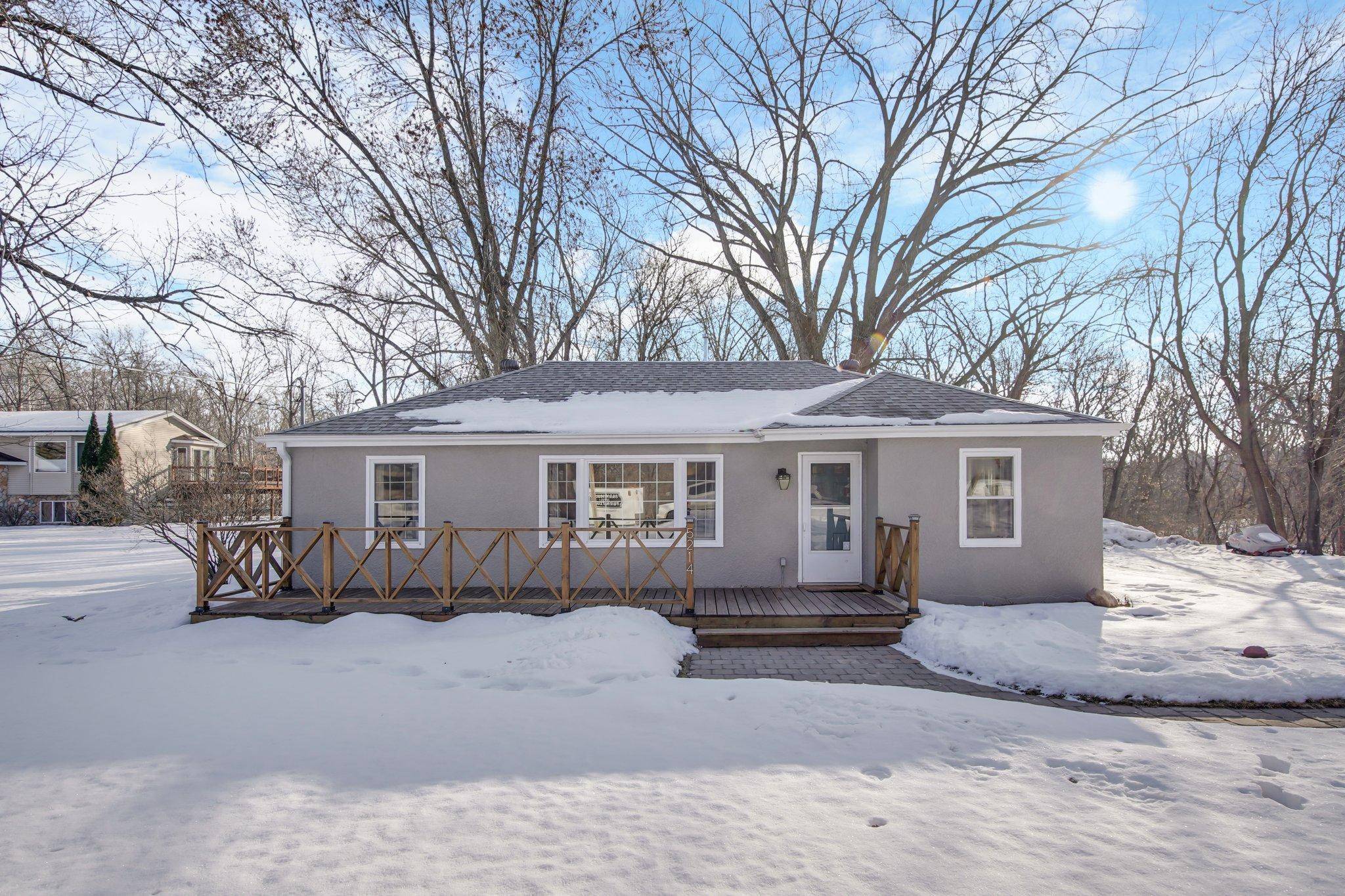 Dellwood, MN 55110,5214 E County Line N