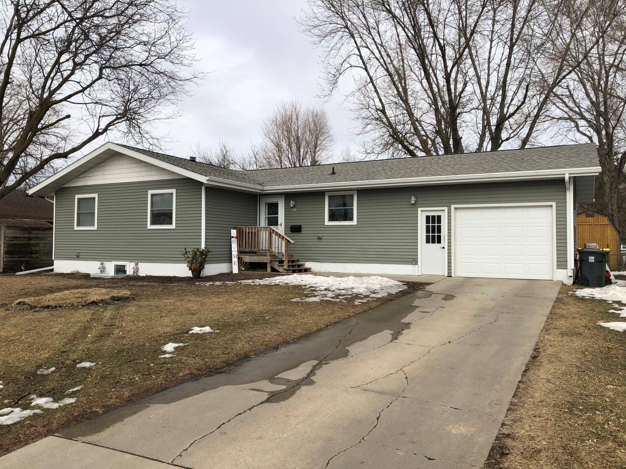 Marshall, MN 56258,303 E Lyon ST