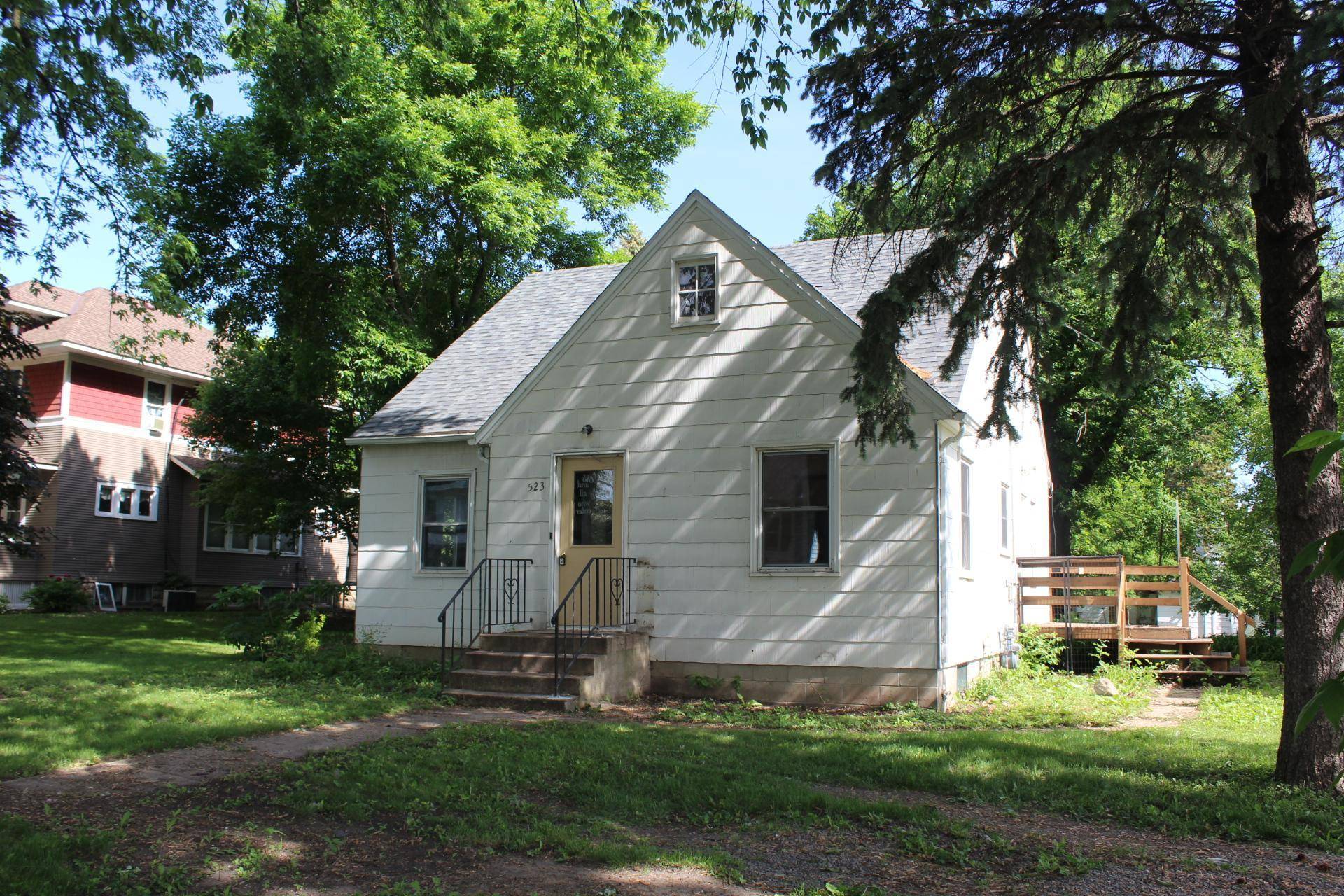 Gibbon, MN 55335,523 E 11th ST