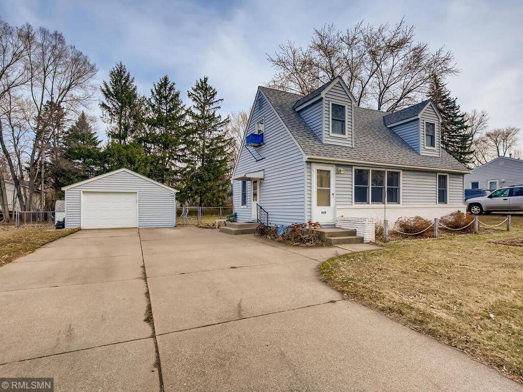 Maplewood, MN 55109,1429 County Road B E